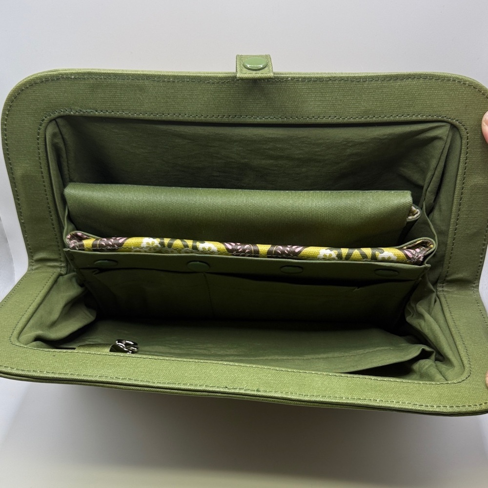 Petunia Pickle Bottom Peacock Print Travel Diaper Clutch w/Changing Pad - Picture 4 of 7
